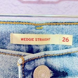 Levi’s Wedgie Straight Leg women’s size 26